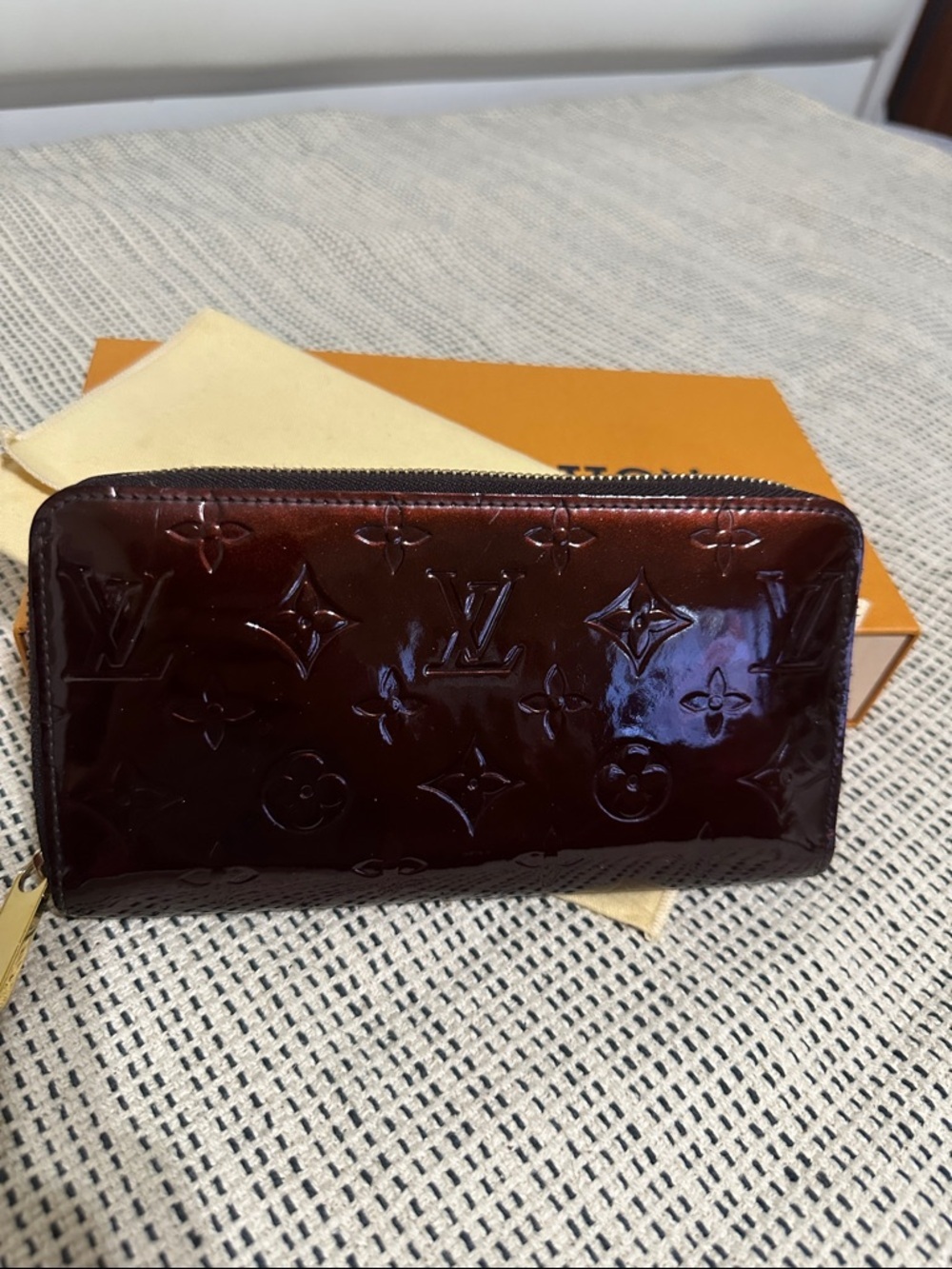 Louis Vuitton Vernis Amarante Zip Wallet - Picture 13 of 13